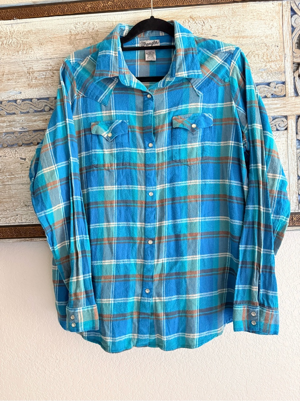 Wrangler Men's Blue Plaid Button-Down Shirt
